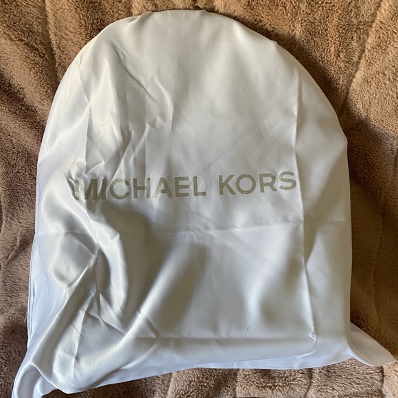 Unused Michael Kors Voyager Bag - Picture 8 of 8